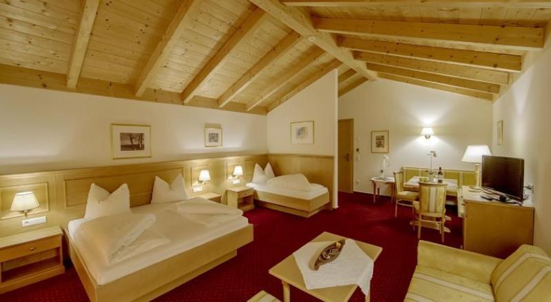 Hotel Reischach Brunico Exterior photo