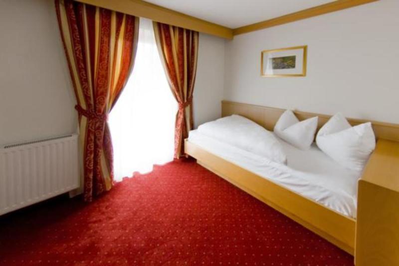 Hotel Reischach Brunico Exterior photo